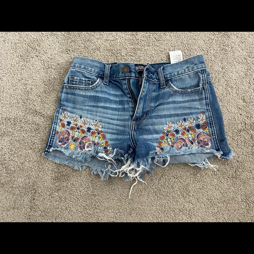 Jean shorts with flower detail